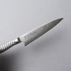 藤次郎が送るTOJIRO PRO ニッケルダマスカス鋼 ペティナイフ 135mmの鋭い刃先。職人の手作業により鋭い切れ味が生まれる。鋼材は超硬質合金鋼＋ニッケルダマスカス。